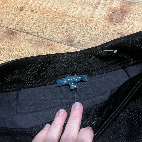 Kirious NEW Women's Black Faux Leather Reptile Shorts Mini Skort Sz L Date Night - Picture 3 of 4